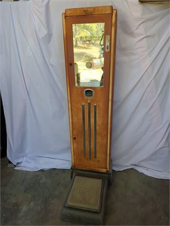 Peerless Weighing and Vending Machine